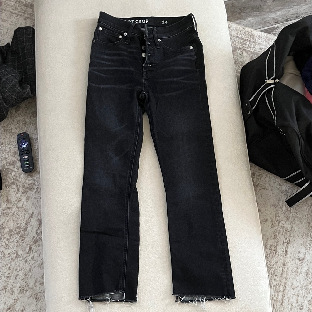 New York & Company Black Cropped Button-Fly Jeans